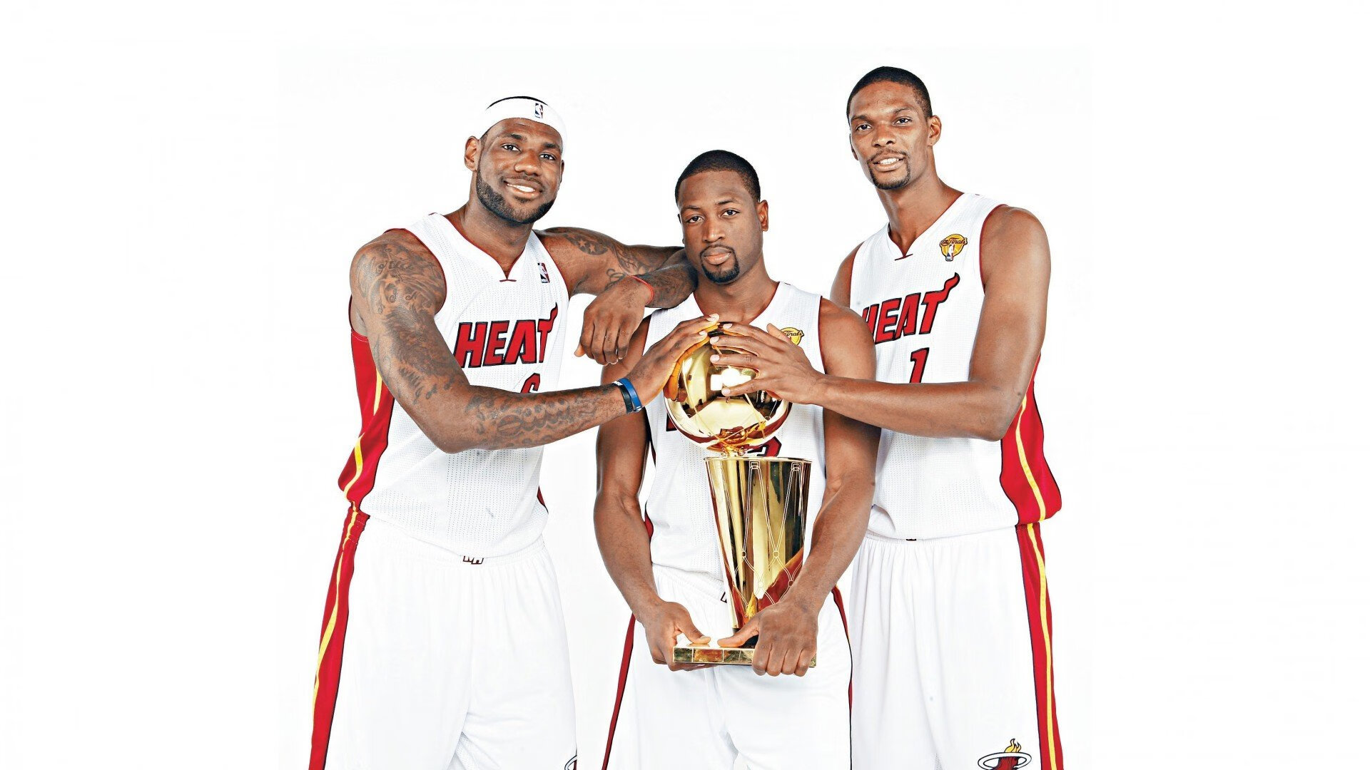 网坛天王跨界震撼NBA！德约科维奇雄鹿比赛中惊艳回归，防守端神勇表现引爆全场热议